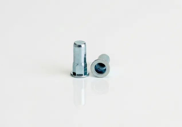 Заклепочная гайка стальная, M6 1/2HEX1-CBC-S полушестигранная, цилиндрический борт, первая длина, закрытая